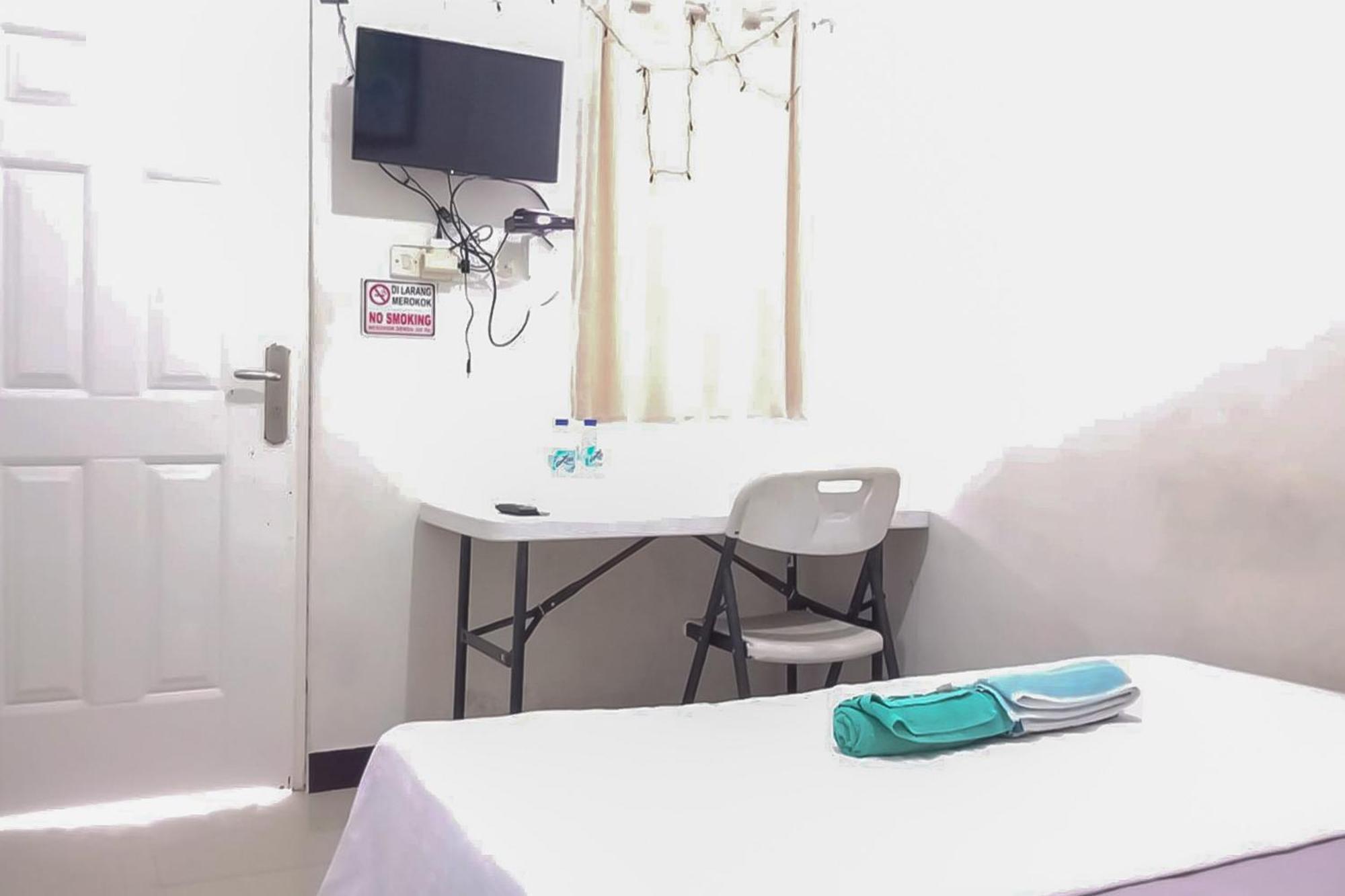 Waringin Guest House Tegal Mitra Reddoorz Exterior photo